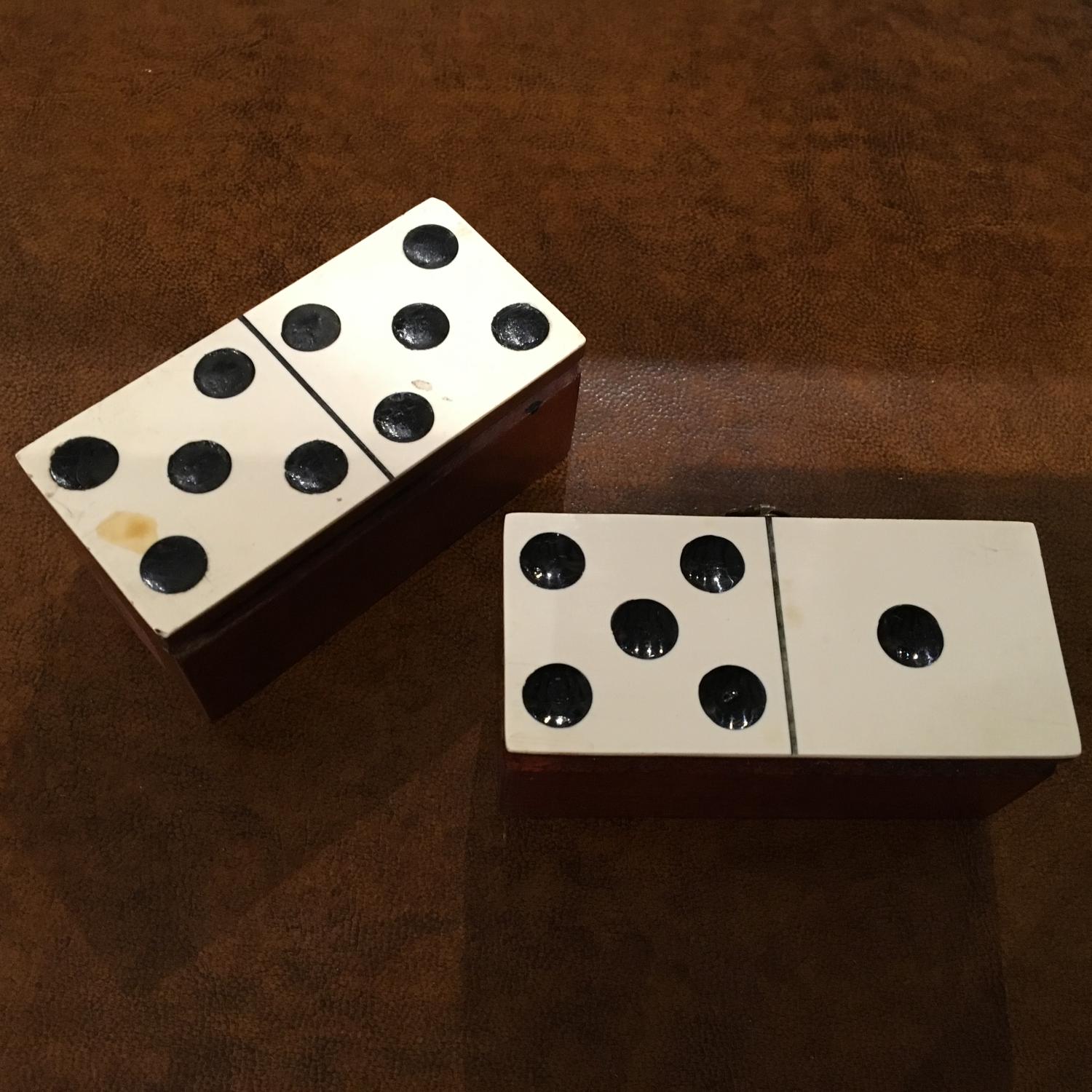 Miniature dominoes