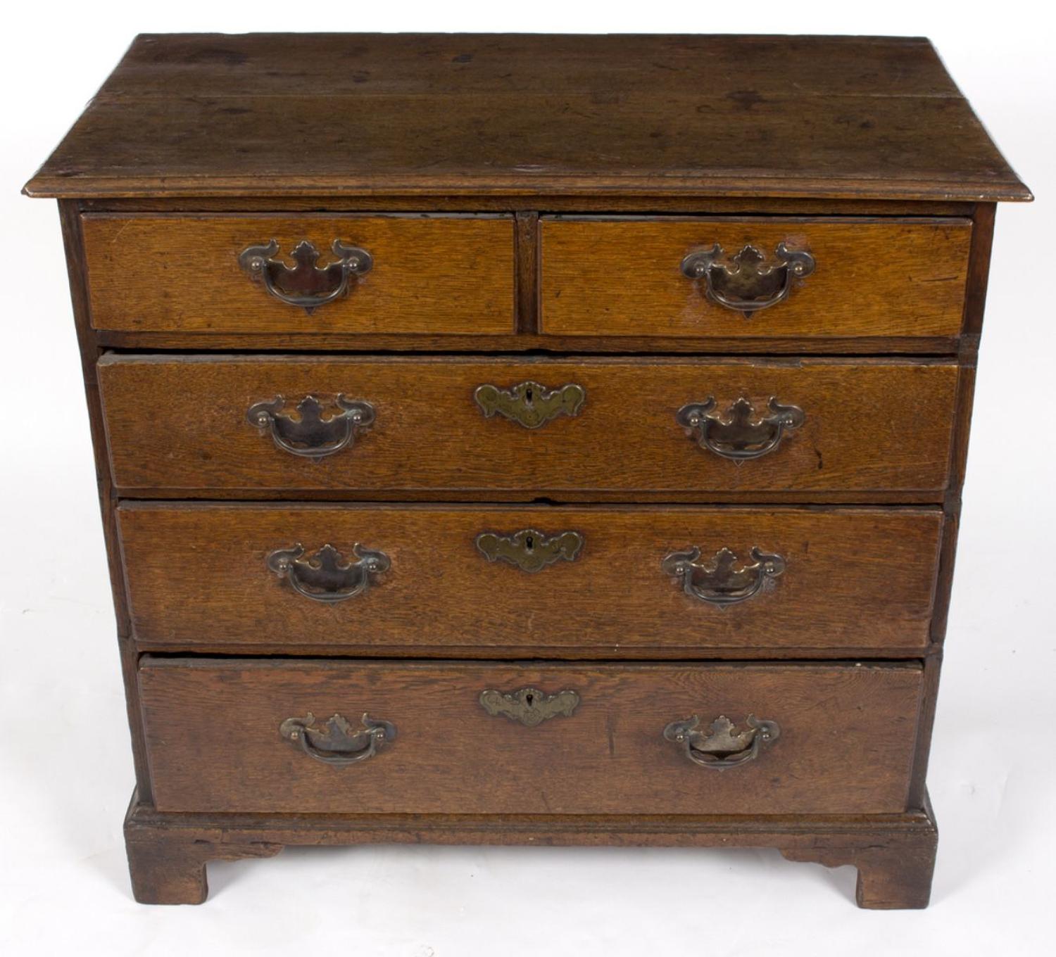 18th century oak chest of drawers of small proportions