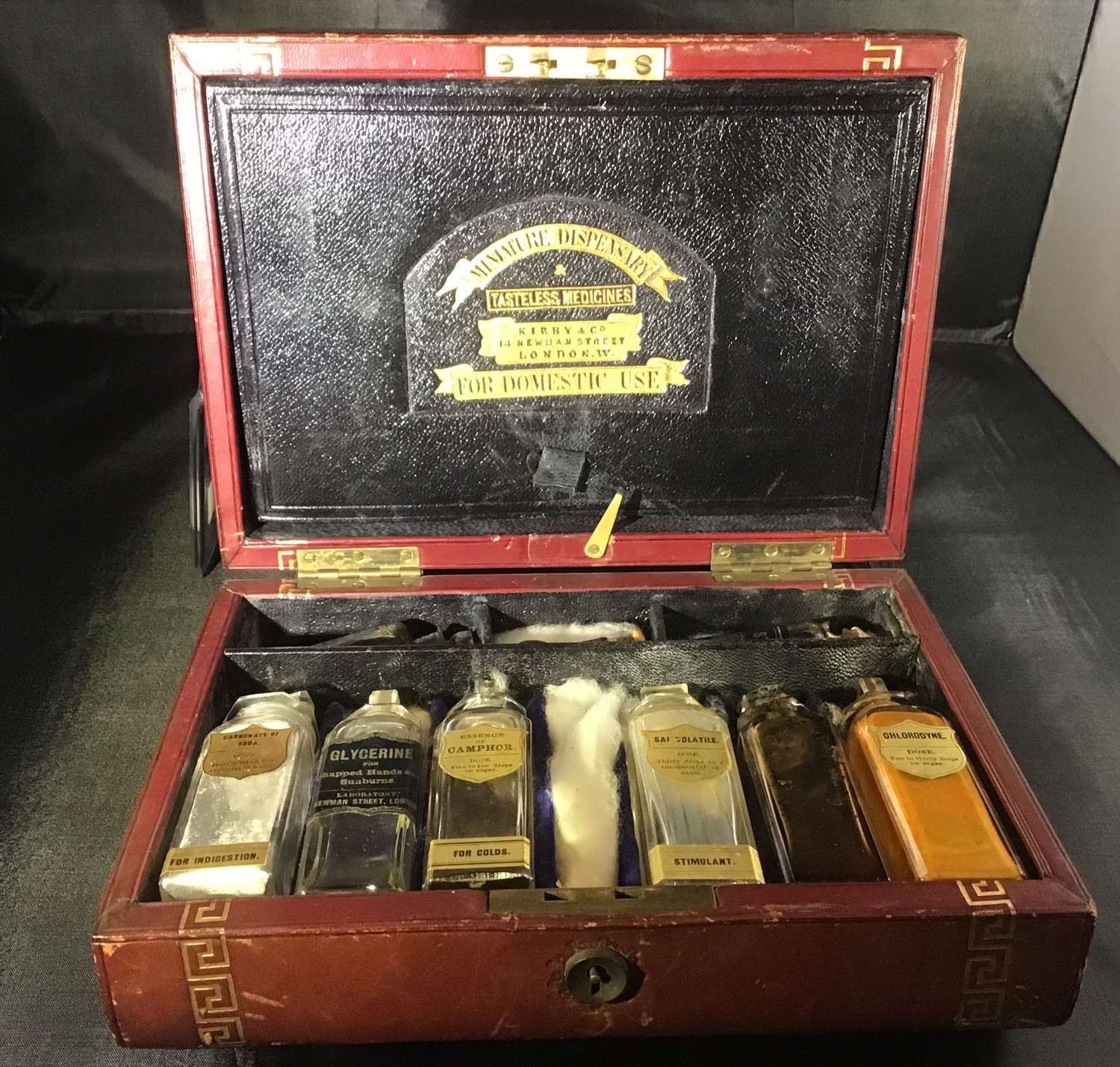 Leather apothecary case for domestic use